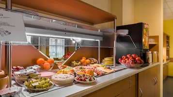Frukostbuffé varje dag (EUR 10 per person)