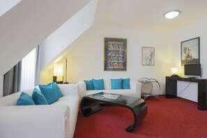 Habitación doble superior, vista al patio | Ropa de cama hipoalergénica, edredón y camas Select Comfort 