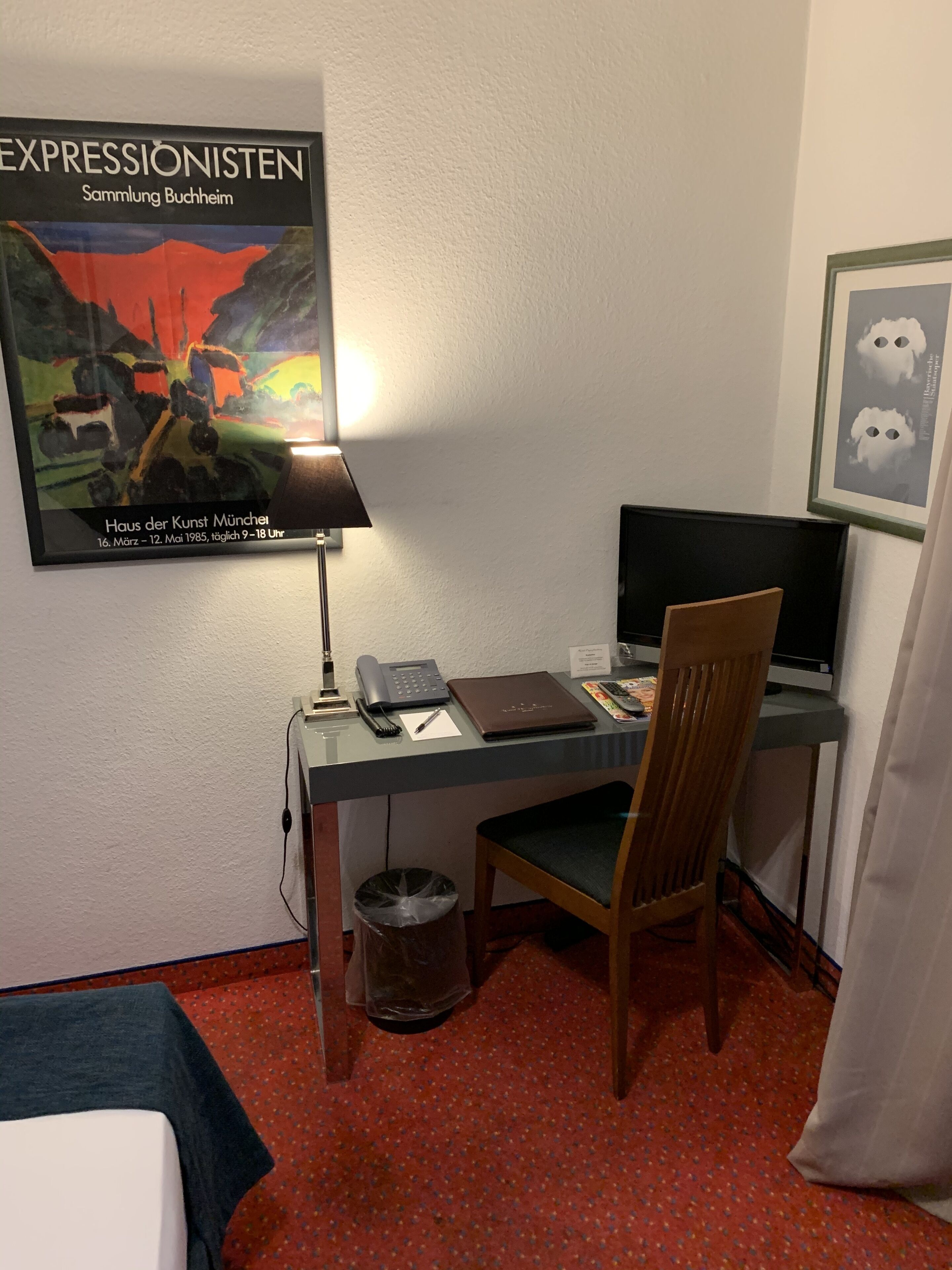 superior single room, courtyard view | living area | 55-cm flat-screen tv with satellite channels, tv