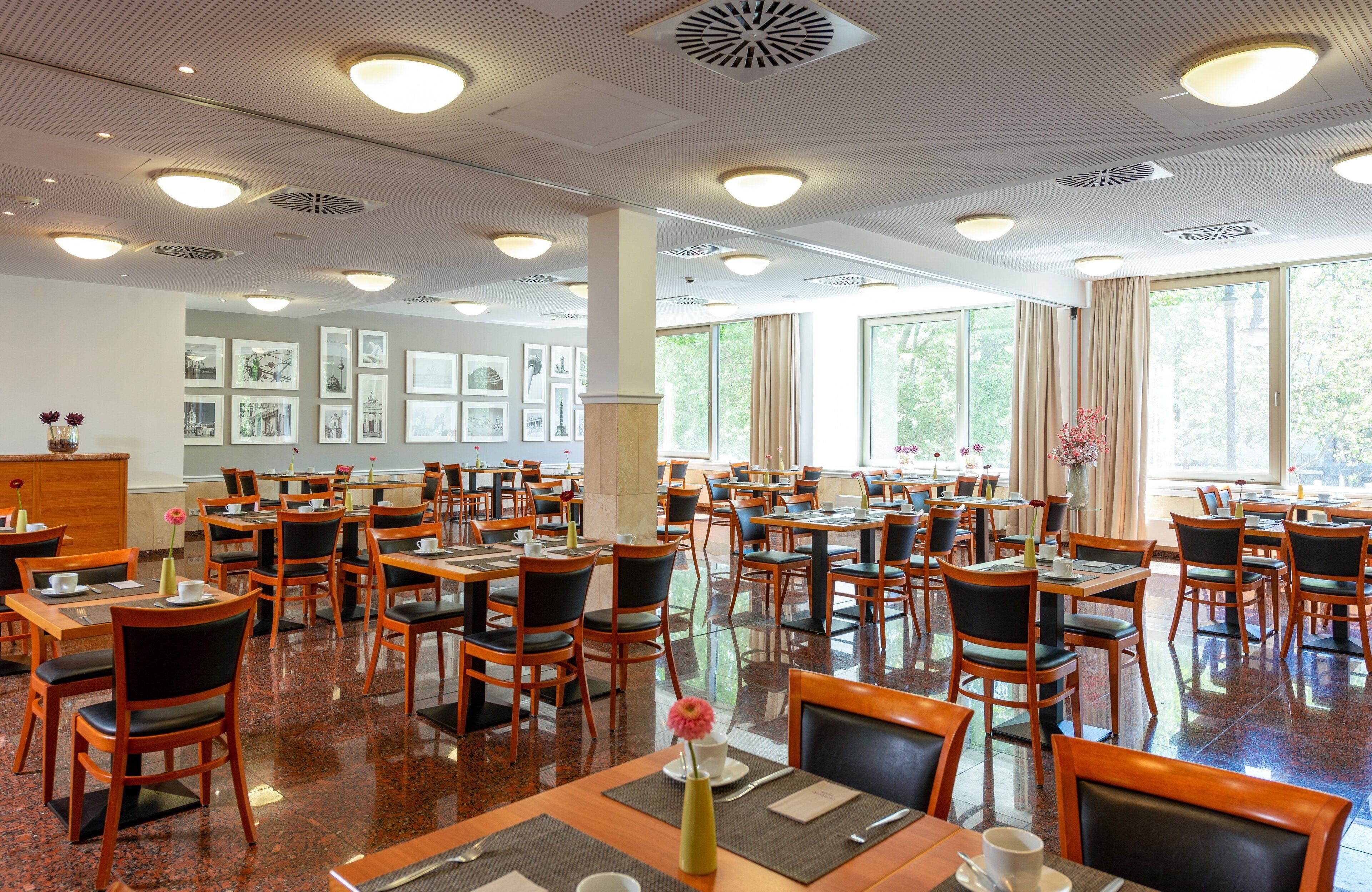 Daily continental breakfast (EUR 20 per person)