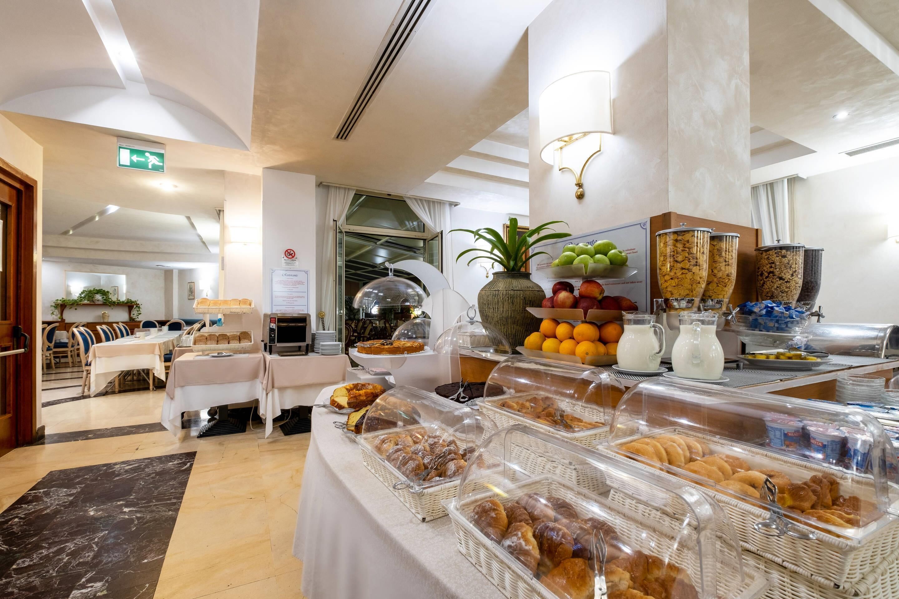 Free daily buffet breakfast 