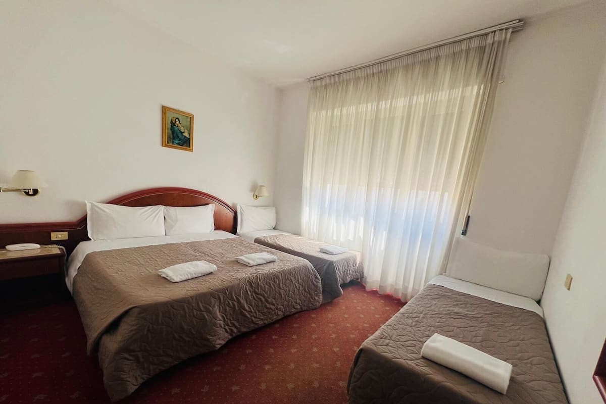 Family Room, Non Smoking | In-room safe, desk, iron/ironing board, free cribs/infant beds