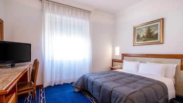 Family Room, Non Smoking | In-room safe, desk, iron/ironing board, free cots/infant beds
