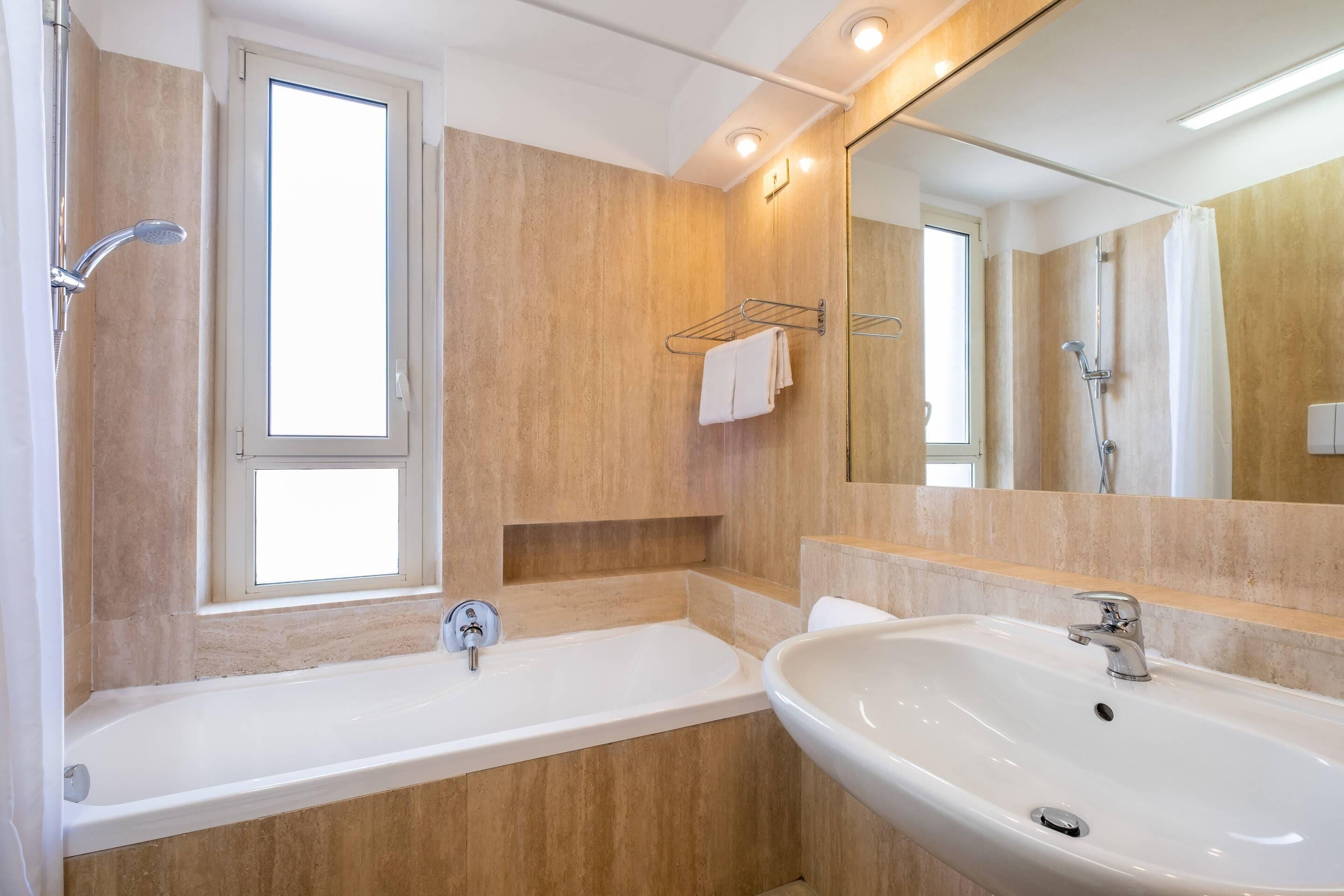 Family Room, Non Smoking | In-room safe, desk, iron/ironing board, free cribs/infant beds