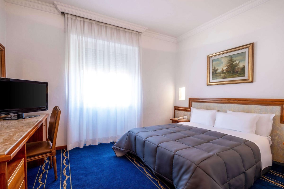 In-room safe, desk, iron/ironing board, free cots/infant beds