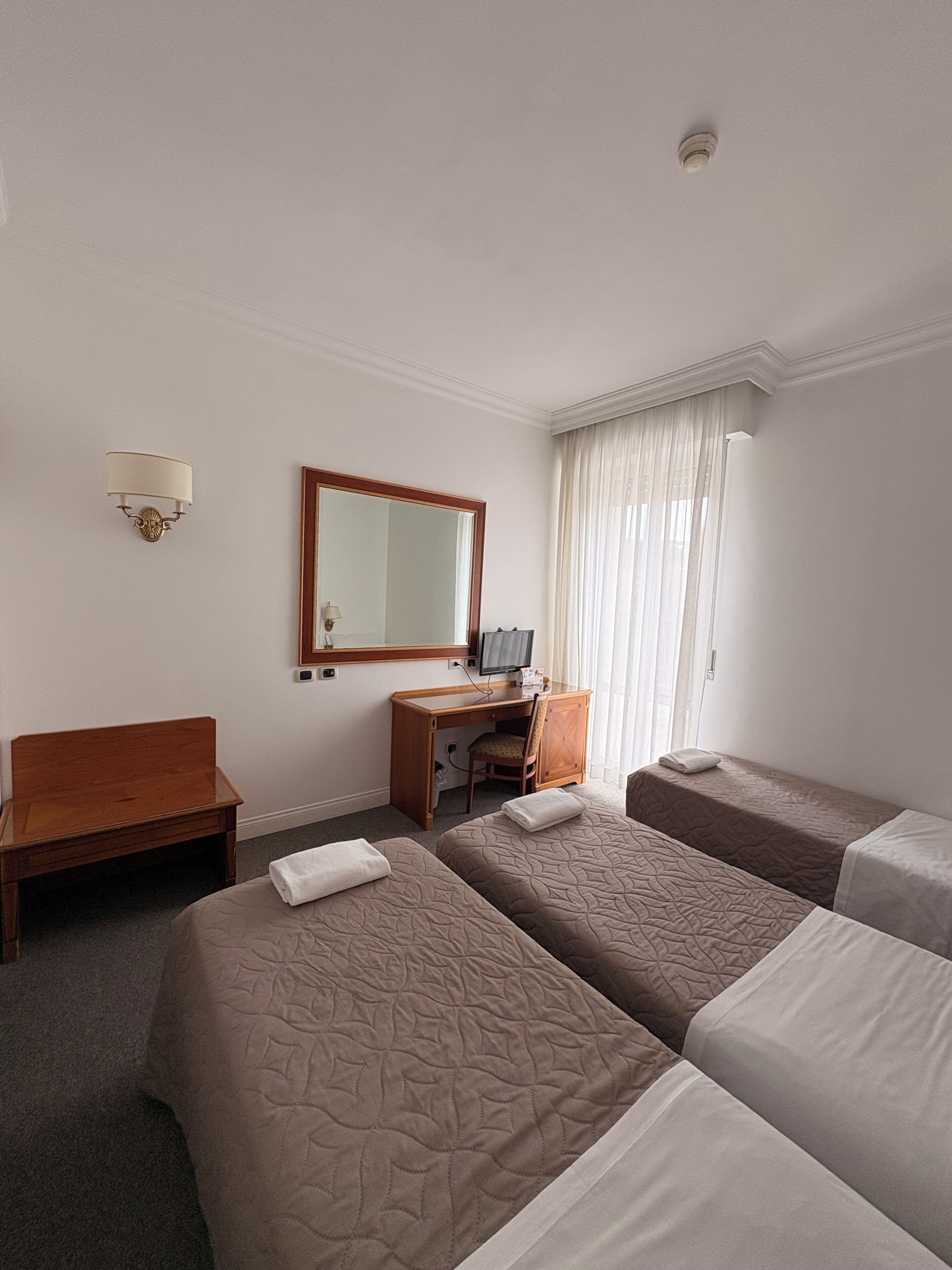 Triple Room, Non Smoking | In-room safe, desk, iron/ironing board, free cribs/infant beds