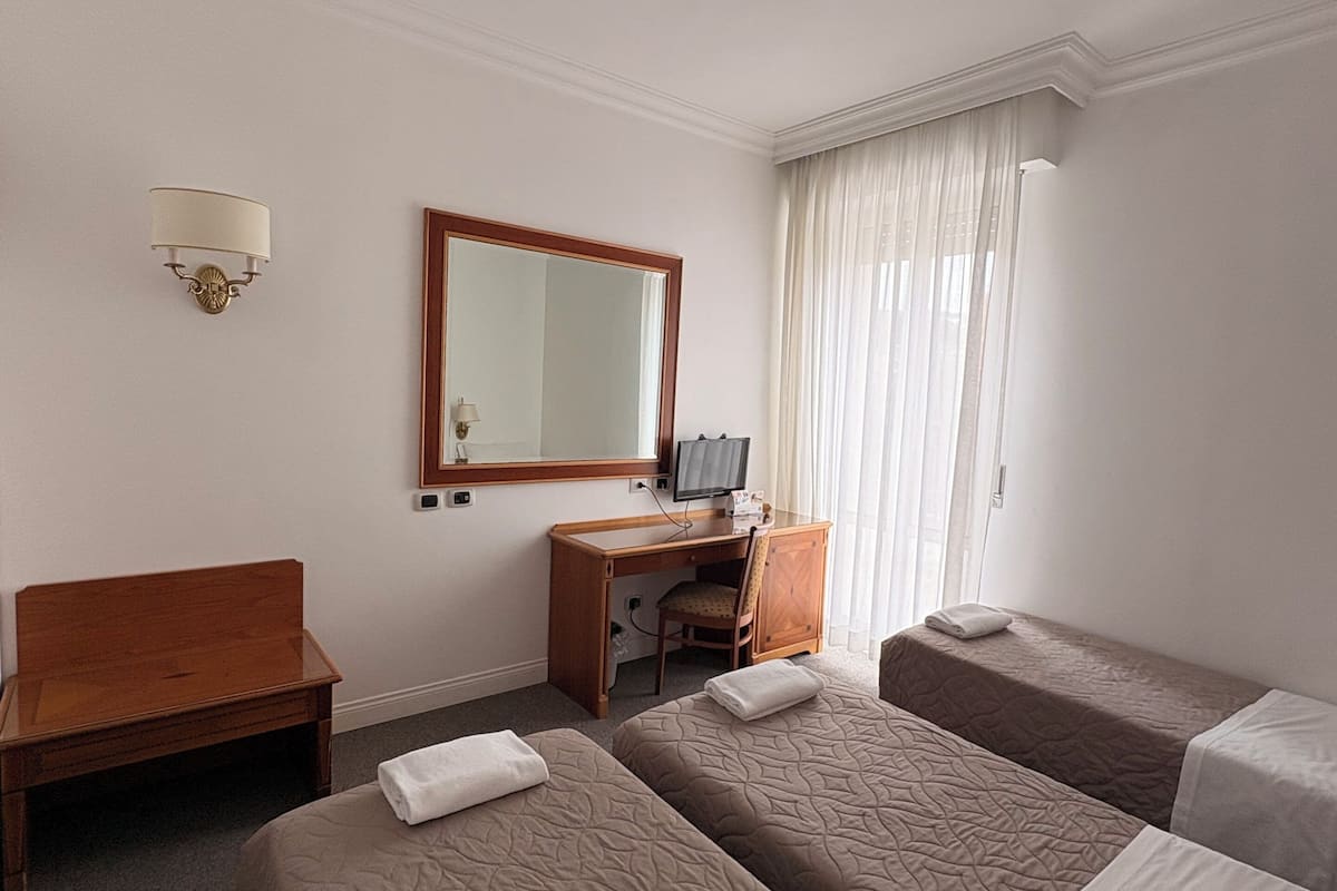 Triple Room, Non Smoking | In-room safe, desk, iron/ironing board, free cribs/infant beds