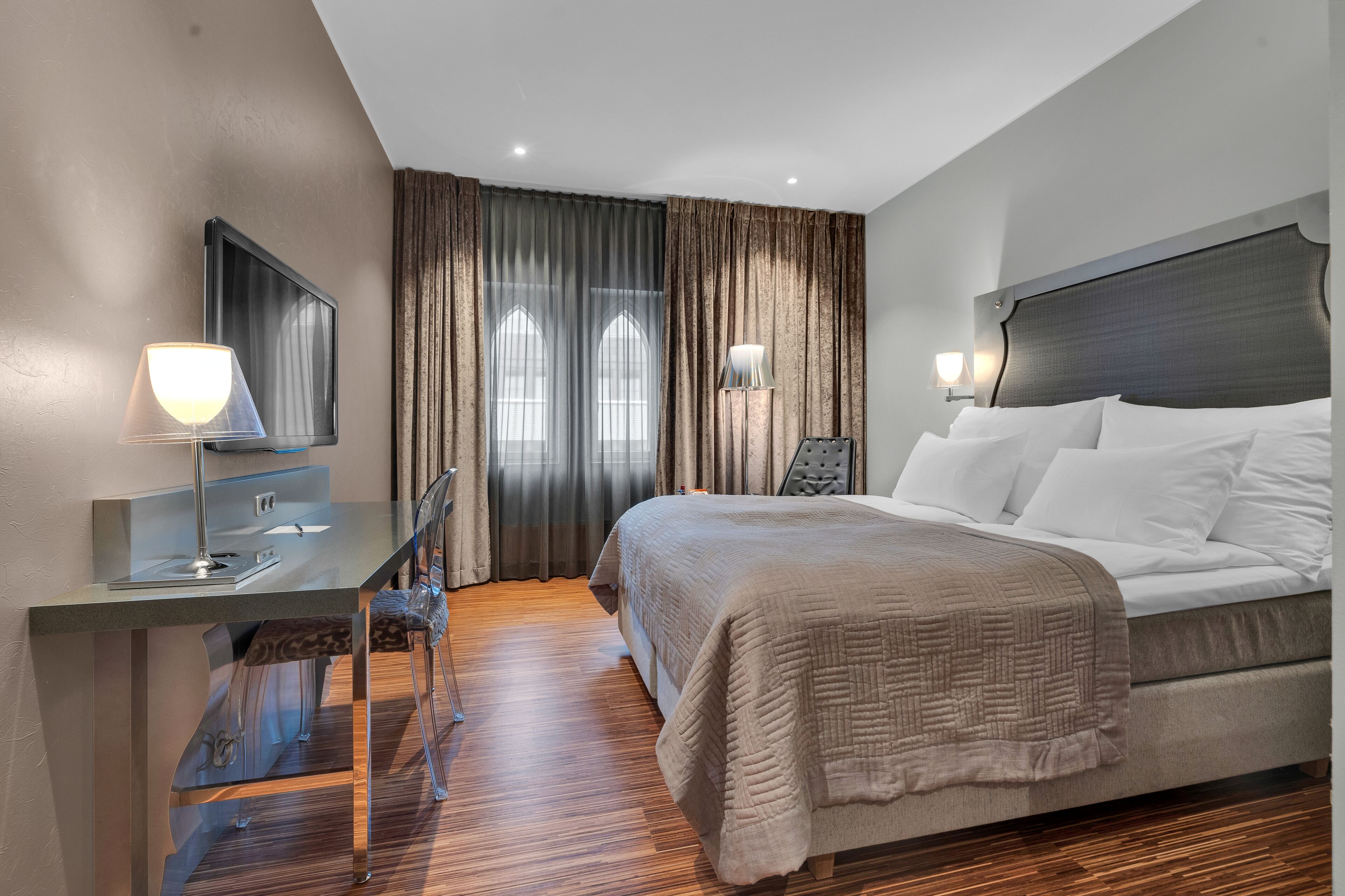 Standard Room, 1 Double Bed, Non Smoking | Pillowtop beds, desk, bed sheets