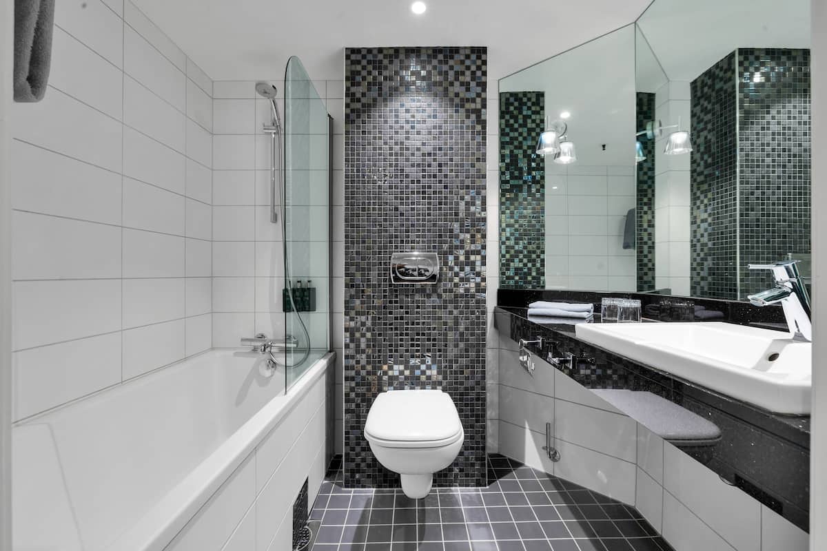 combined shower/bathtub, designer toiletries, hair dryer, towels