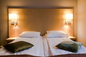 Standard 2 Singles Non Smoking | 1 bedroom, desk, laptop workspace, blackout drapes