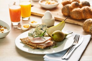 Free daily self-serve breakfast