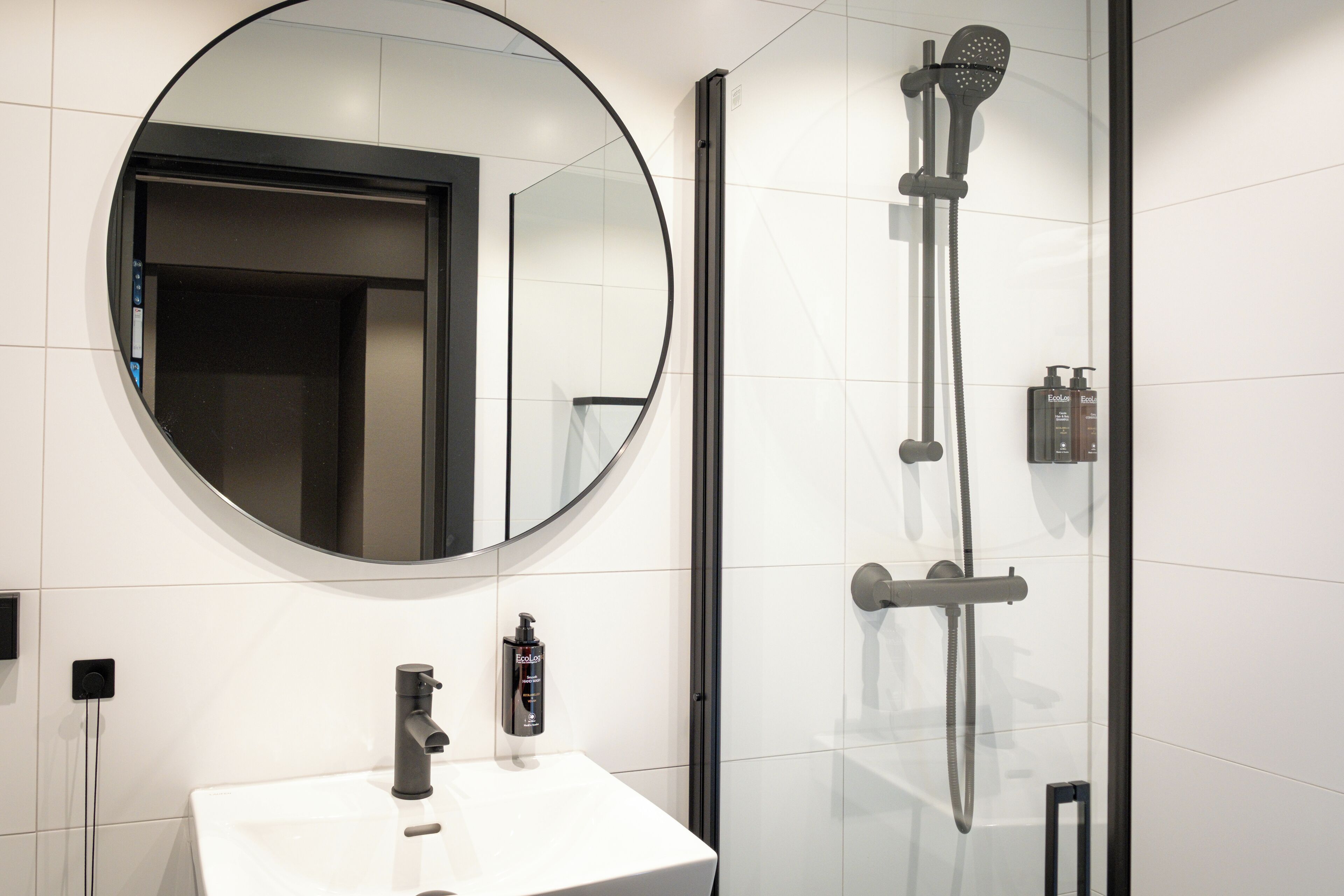 Sèche-cheveux, chauffage par le sol (salle de bains)