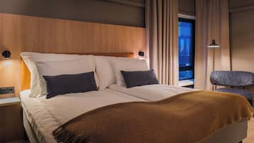 Habitación superior, 2 camas individuales, para no fumadores | Escritorio, espacio para trabajar con laptop y cortinas blackout