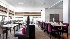 A conference room with a long table, several chairs, and a sofa. - Quality Hotel Grand Steinkjer (Steinkjer)