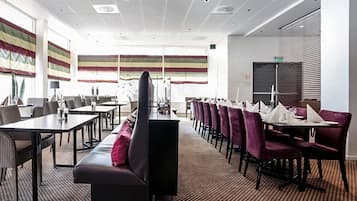 Breakfast, lunch, dinner served; local and international cuisine
