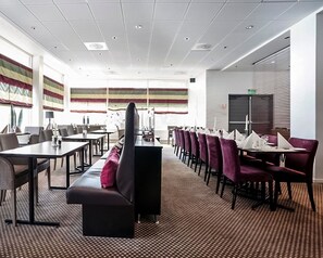 Breakfast, lunch, dinner served; local and international cuisine 