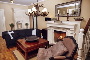 Suite, 1 cama de matrimonio grande, no fumadores | Tabla de planchar con plancha, camas supletorias, wifi gratis