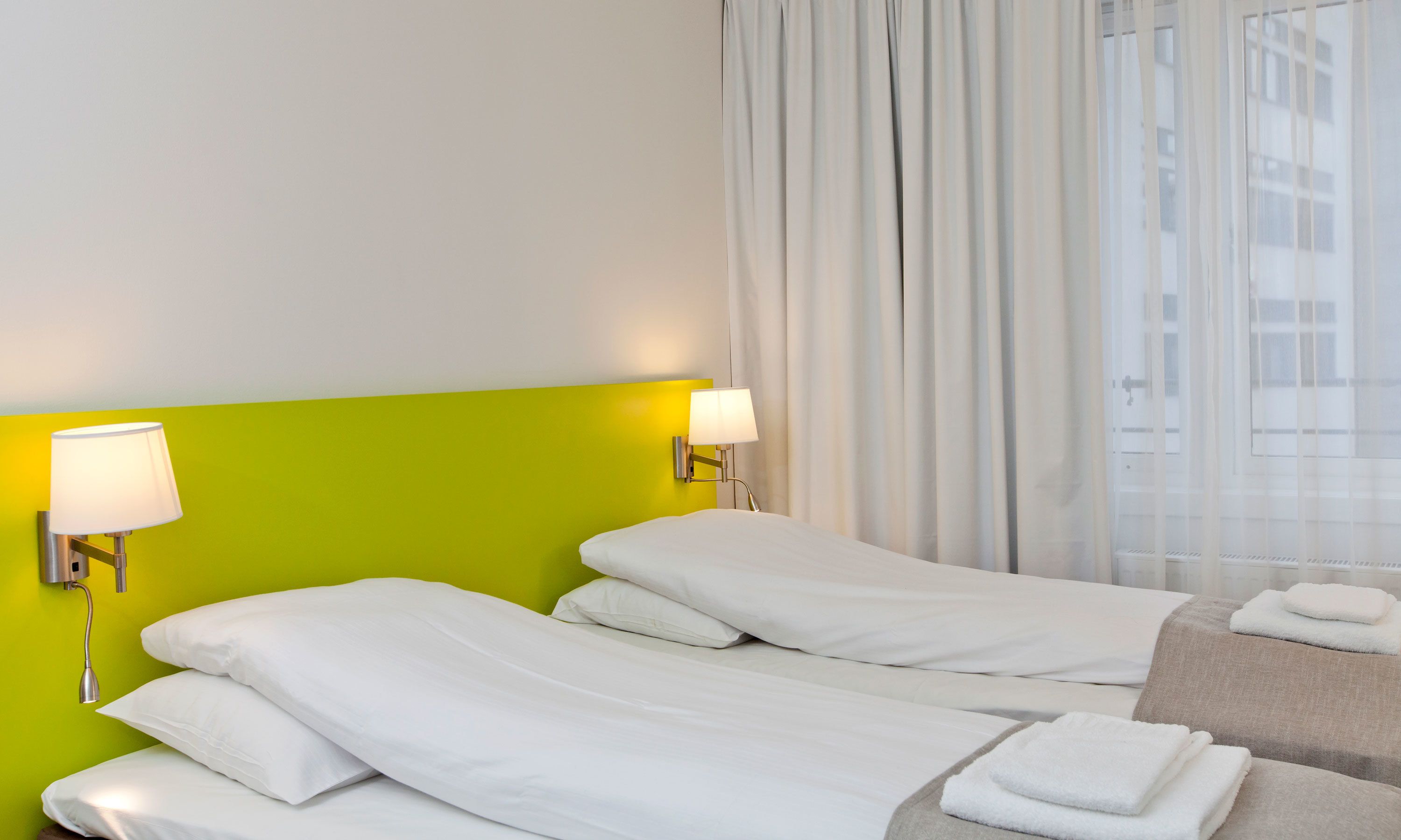 single room, non smoking (small) | pillow-top beds, in-room safe, desk, laptop workspace