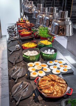 Free daily buffet breakfast  - Thon Hotel Slottsparken (Oslo)