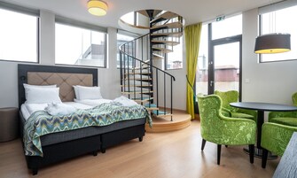 高档床上用品、办公桌、免费 WiFi、床单