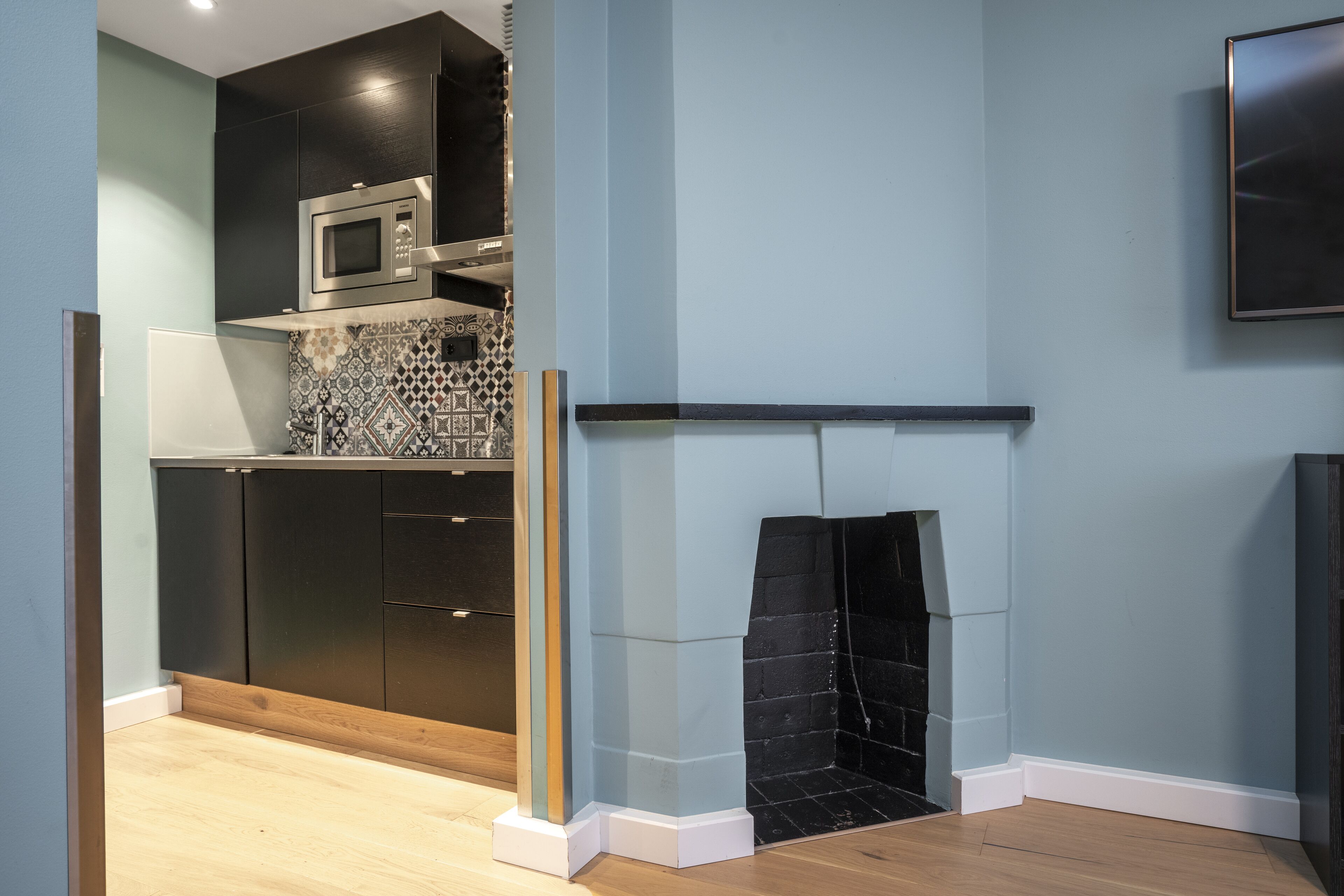 business room, non smoking | premium bedding, desk, free wifi, bed sheets