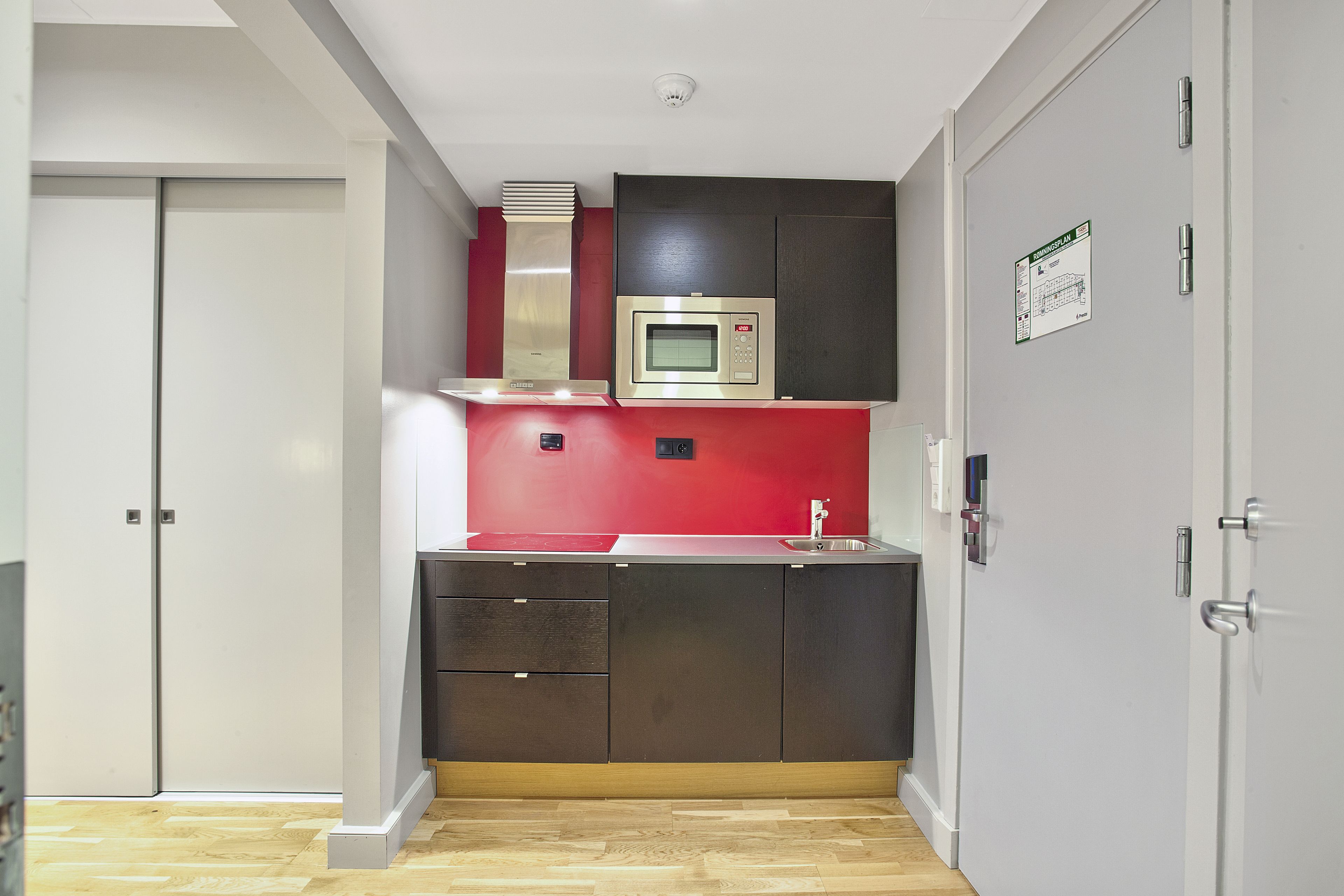 business room, non smoking | private kitchenette | coffee/tea maker