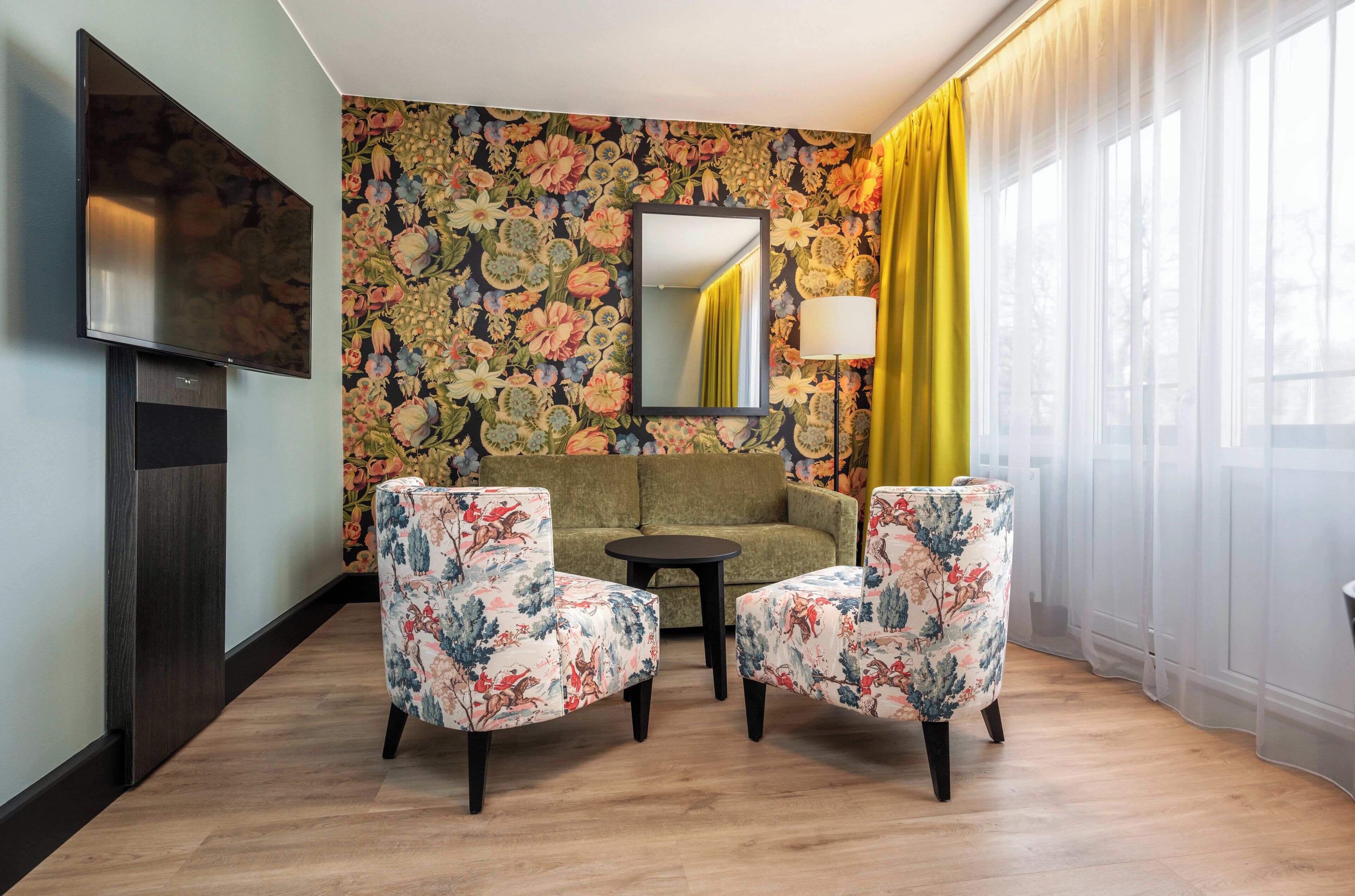 premium bedding, desk, free wifi, bed sheets