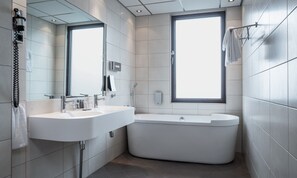 Free toiletries, hair dryer, towels - Thon Hotel Slottsparken (Oslo)