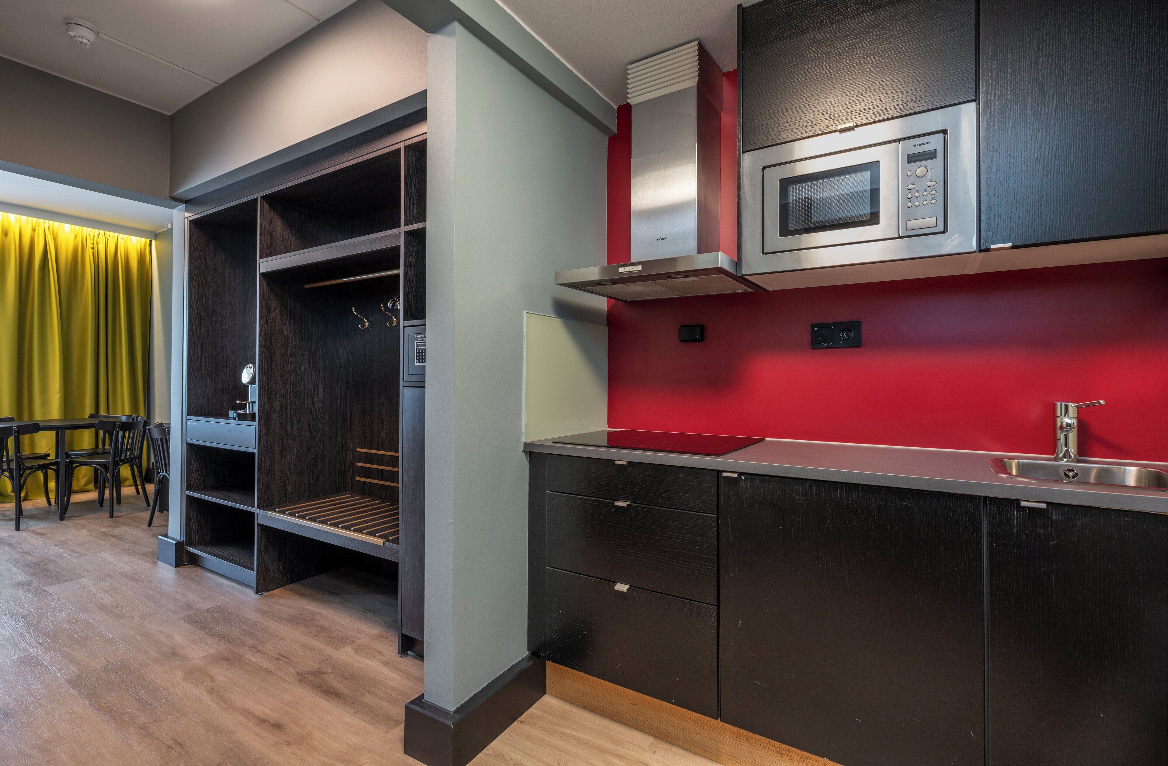 premium bedding, desk, free wifi, bed sheets