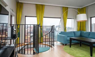 Roupas de cama premium, escrivaninha, Wi-Fi de cortesia, roupa de cama