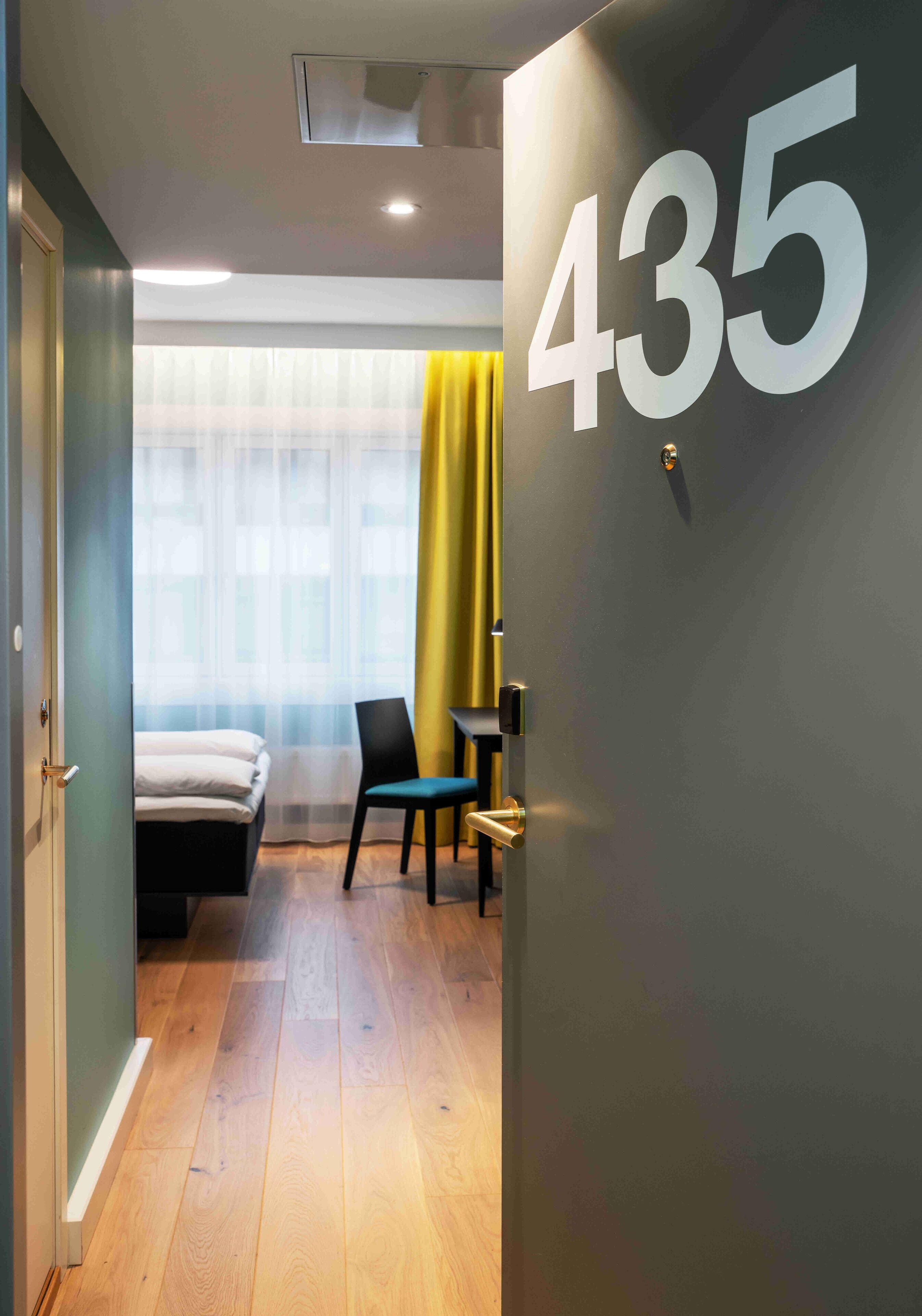 premium bedding, desk, free wifi, bed sheets