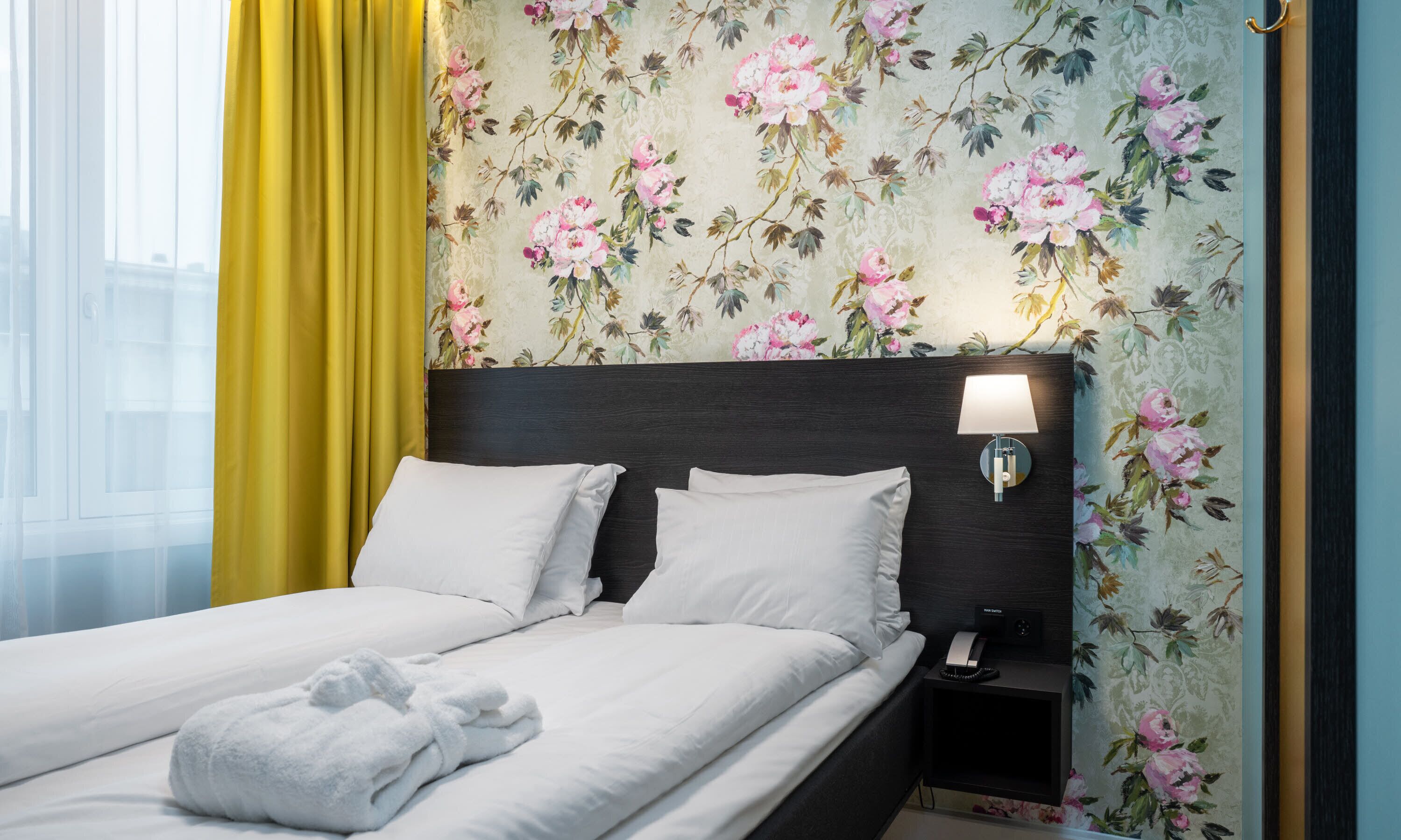 客房, 无障碍 | 高档床上用品、办公桌、免费 WiFi、床单