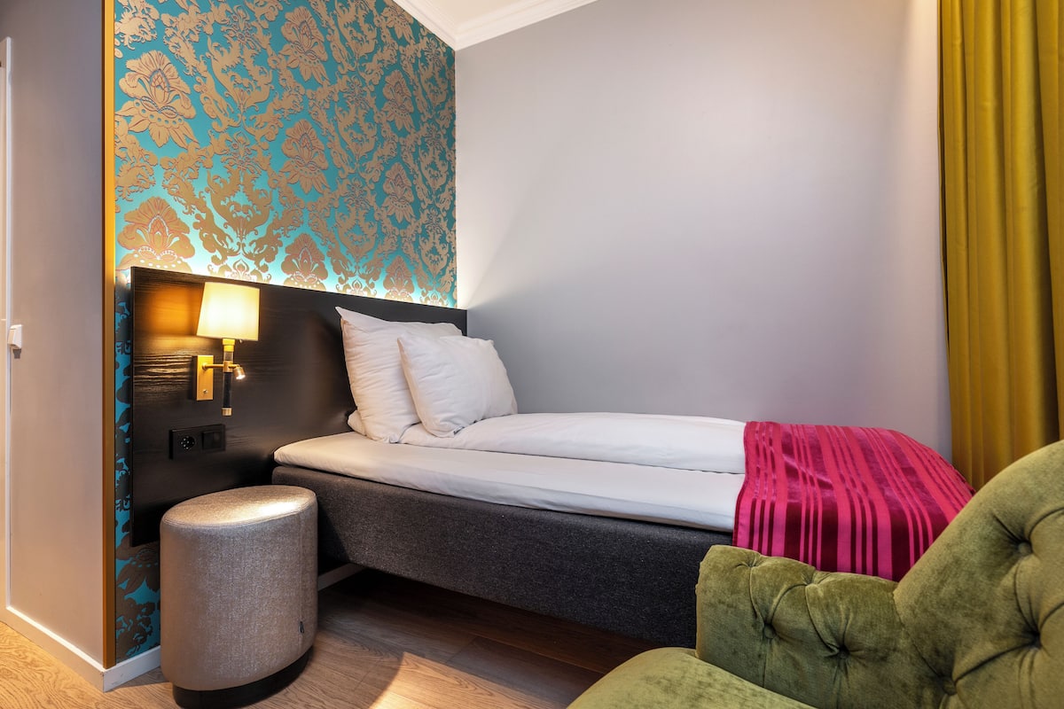 Standard Single Room, Non Smoking | Minibar, desk, laptop workspace, blackout drapes