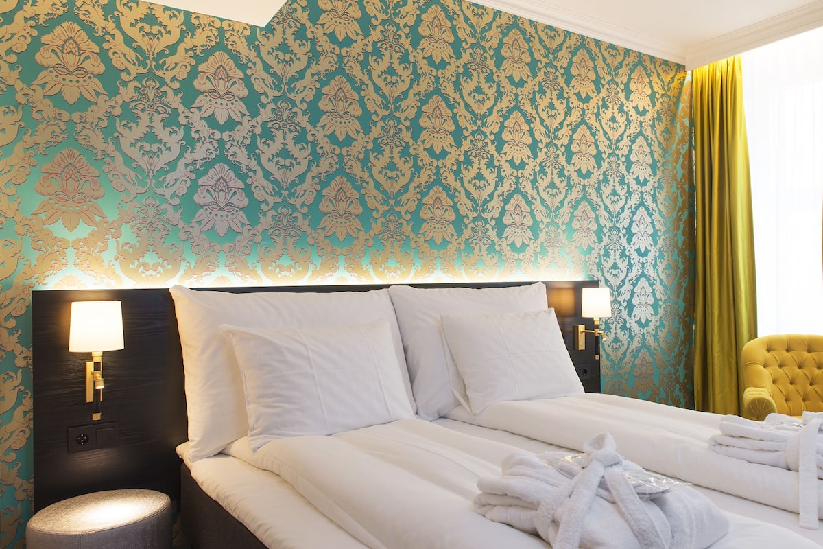 Standard Twin Room, Non Smoking | Minibar, desk, laptop workspace, blackout curtains