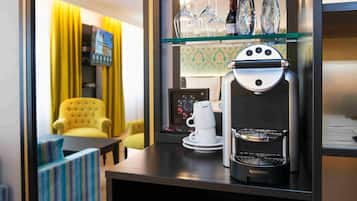 Habitación superior, no fumadores | Minibar, escritorio, espacio para trabajar con un portátil
