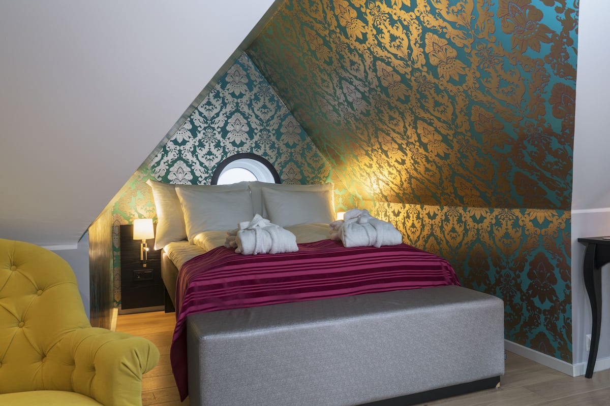 Junior Suite, Non Smoking | Minibar, desk, laptop workspace, blackout curtains