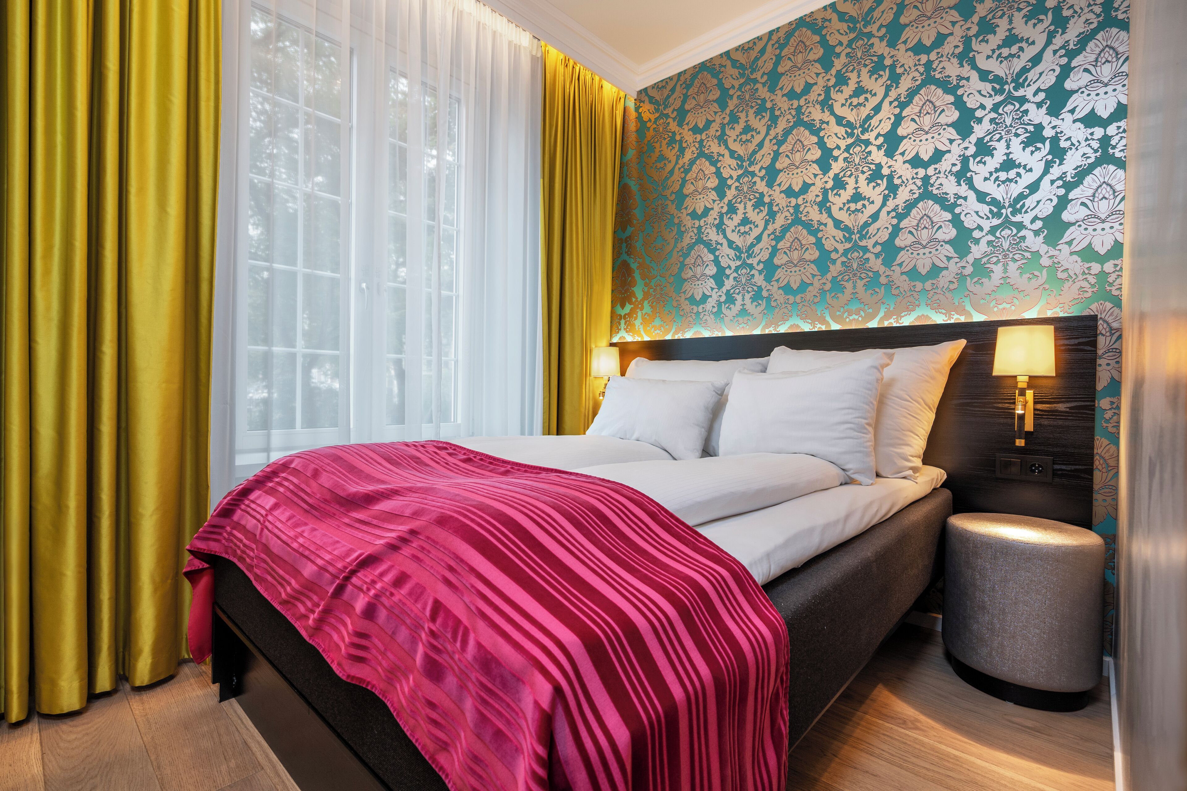 迷你吧、布置獨特、書桌、筆電工作空間