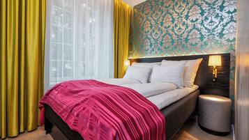 Minibar, desk, laptop workspace, blackout drapes