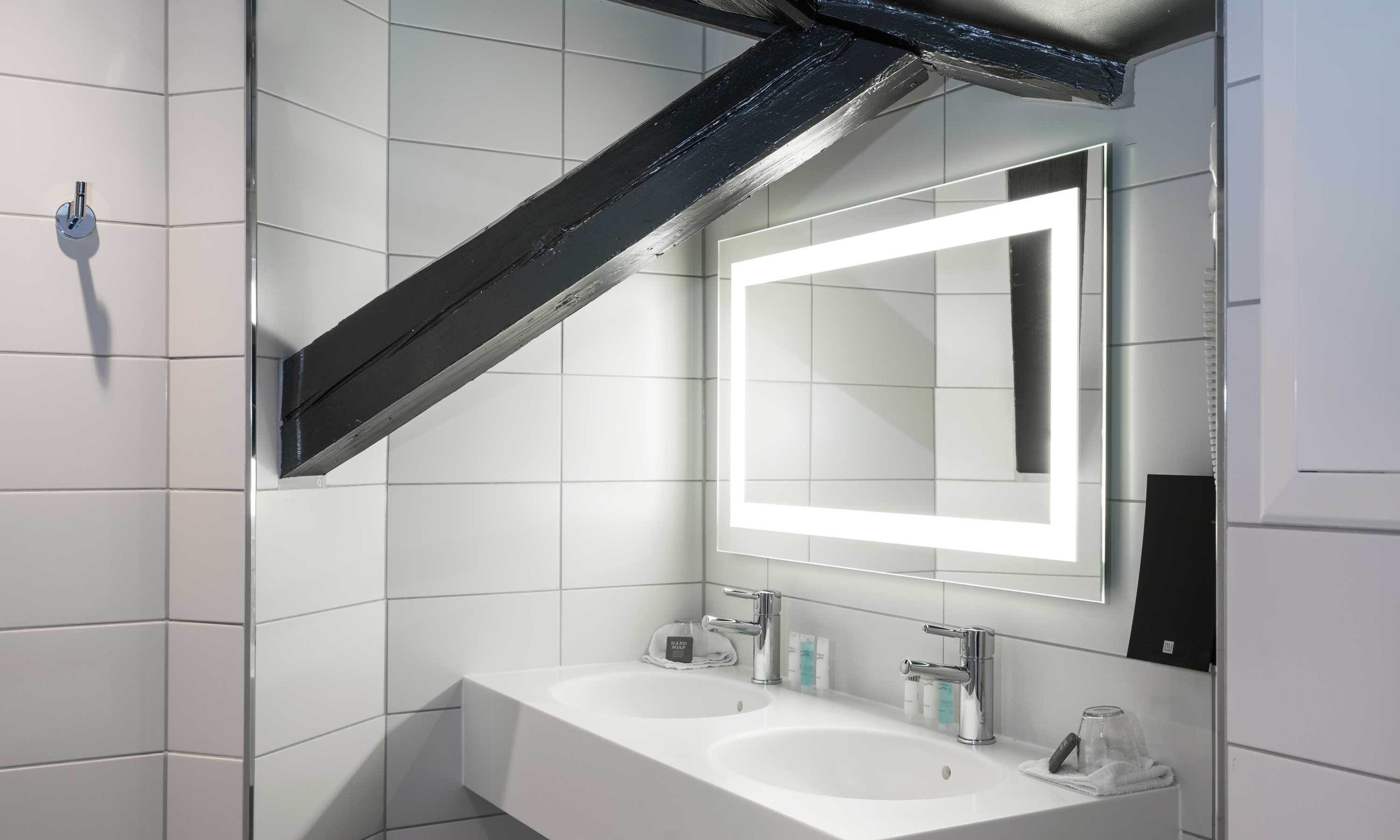 business room, non smoking | bathroom | shower, hair dryer, towels