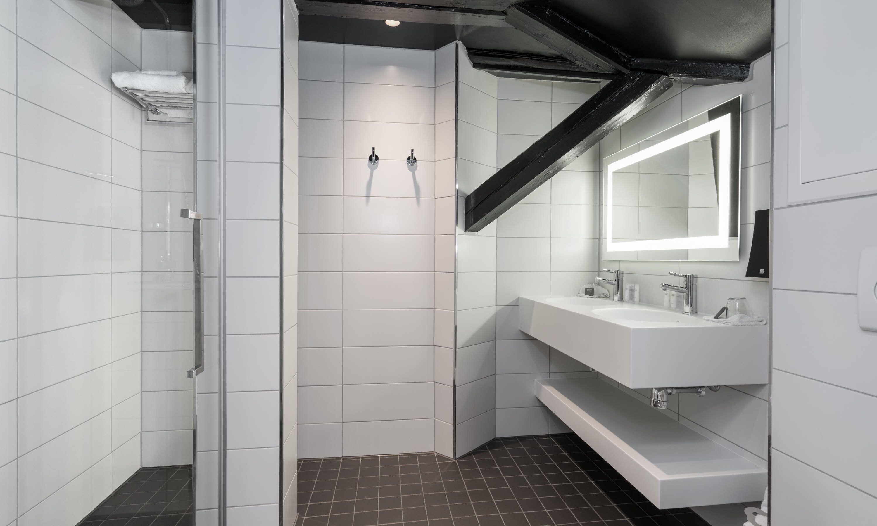 business room, non smoking | premium bedding, pillow-top beds, in-room safe, desk