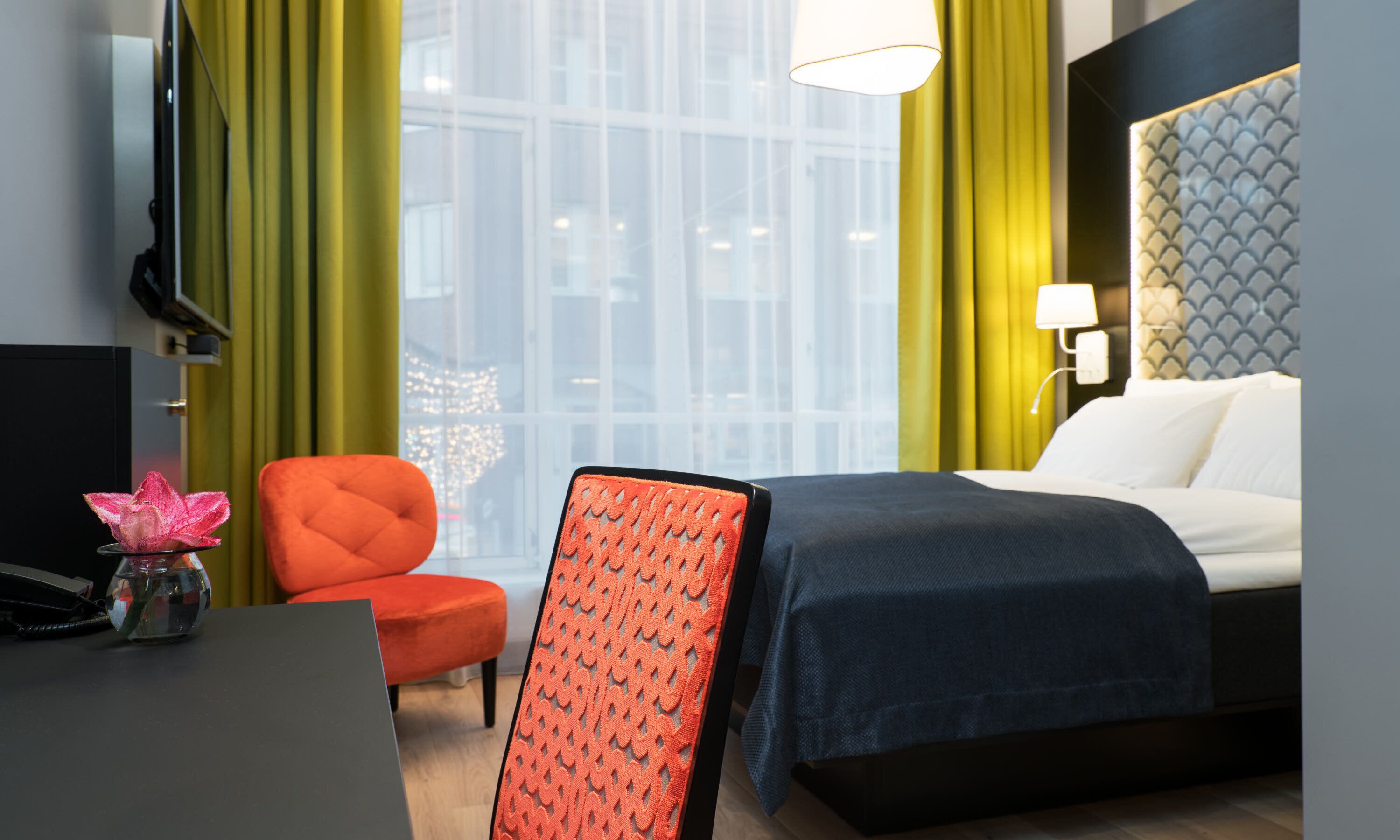 premium bedding, pillow-top beds, in-room safe, desk