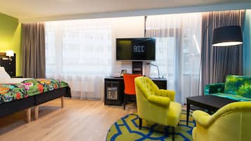 Premium bedding, in-room safe, desk, blackout drapes