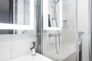 Shower, free toiletries, hair dryer, towels - Thon Hotel Polar (Tromsø)