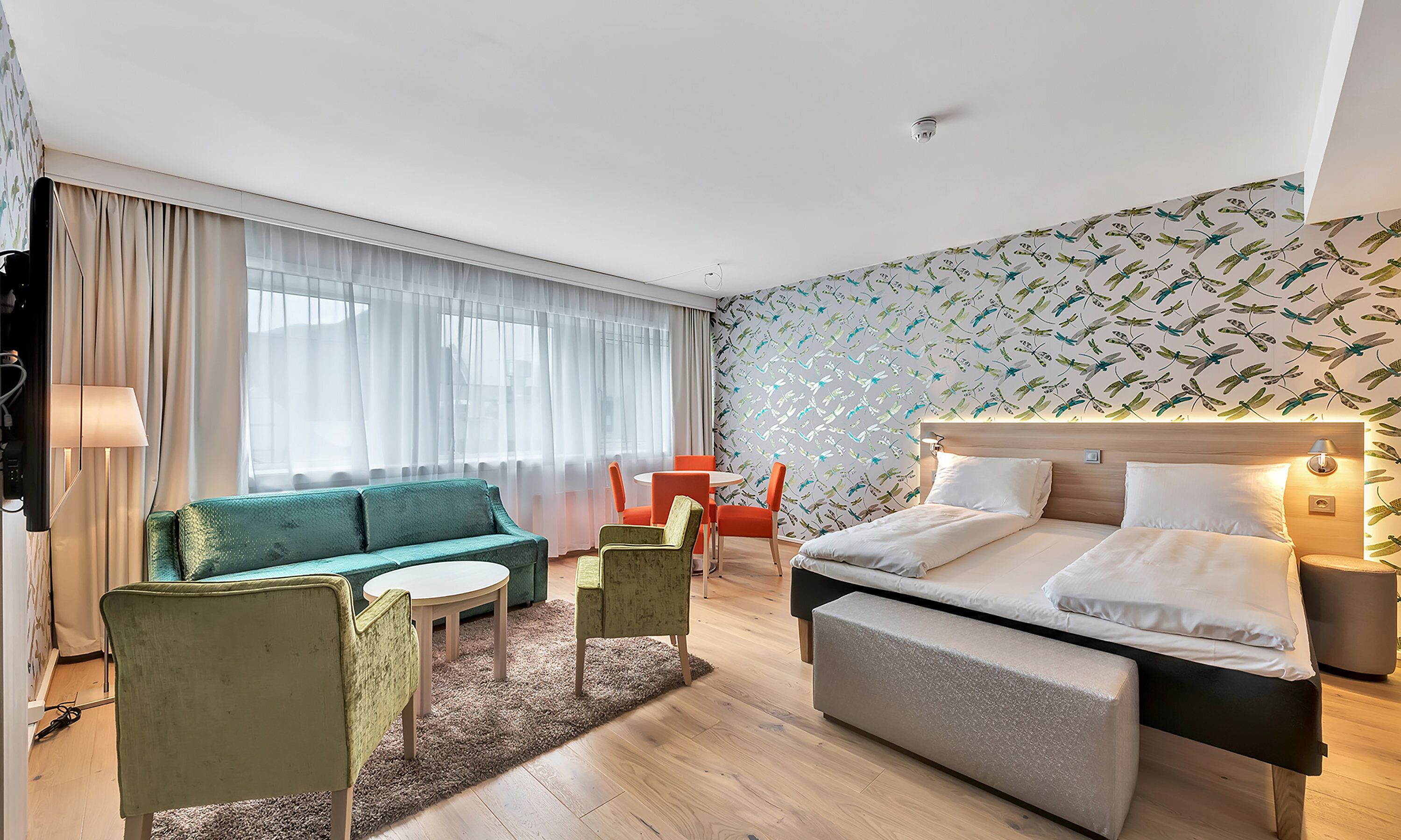 business room, non smoking | premium bedding, pillow-top beds, minibar, desk