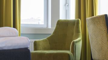 Family Room, Non Smoking (Standard) | Desk, laptop workspace, iron/ironing board, free WiFi