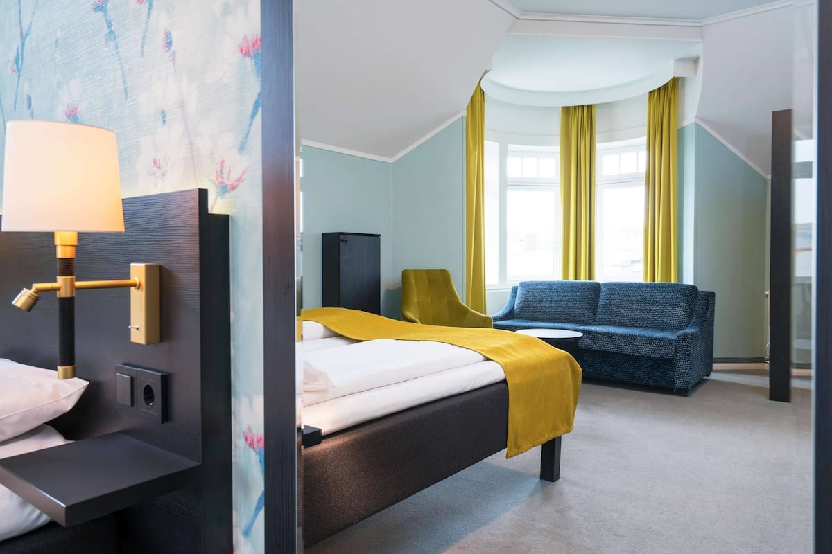 family room, 2 single beds, non smoking (standard) | 1 bedroom, desk, laptop workspace, iron/ironing board