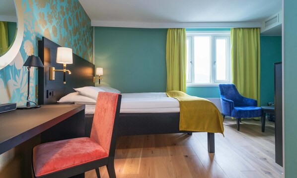 Desk, laptop workspace, iron/ironing board, free WiFi