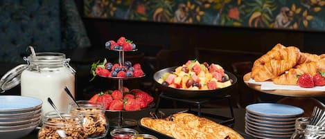 Free daily full breakfast