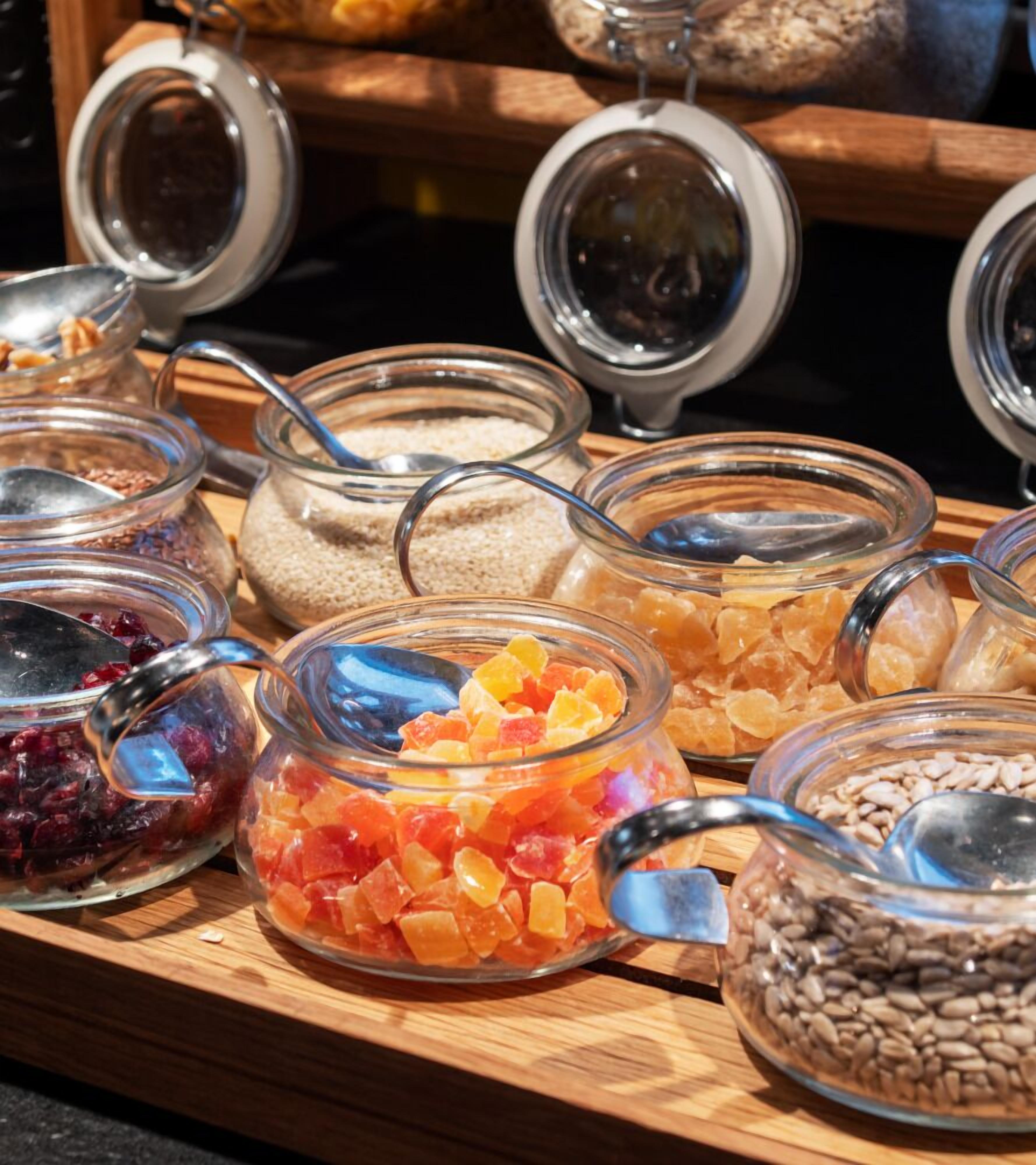 free daily full breakfast