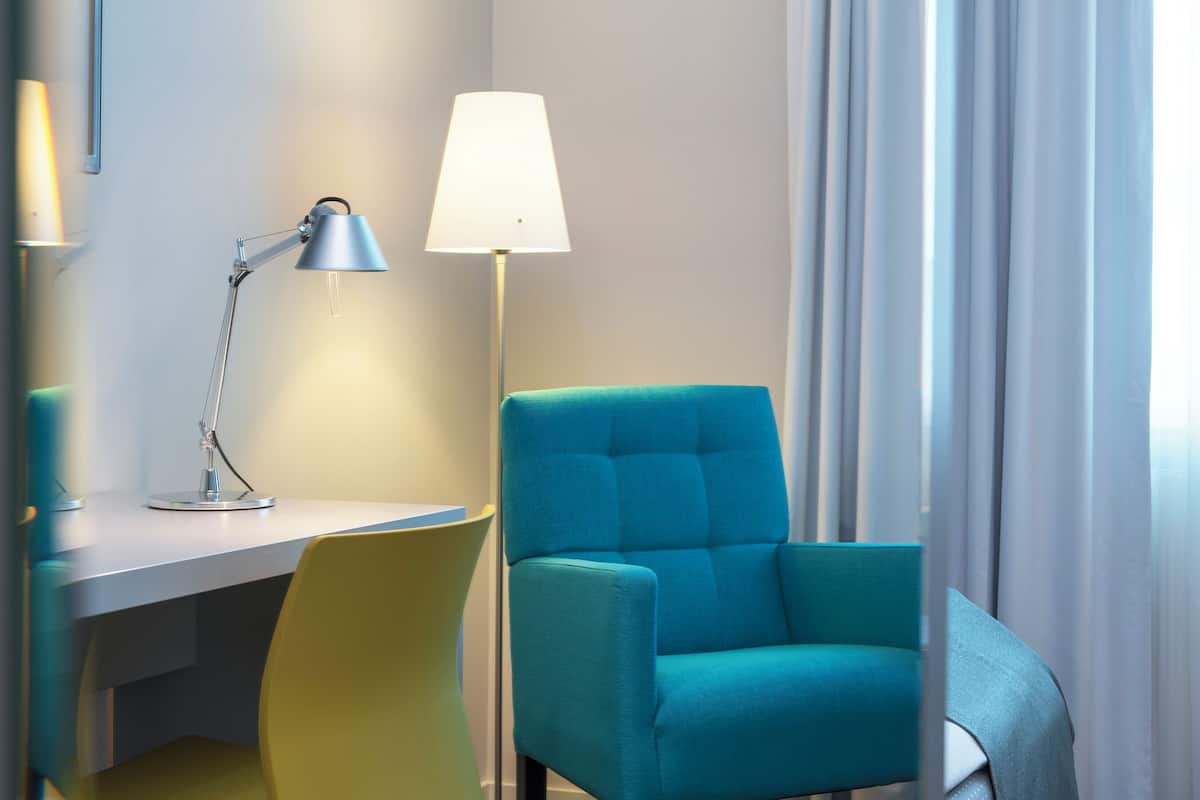 Desk, laptop workspace, WiFi (free), bed sheets